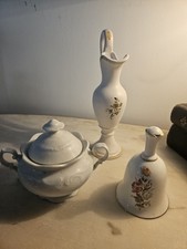 Lot objets de vitrine porcelaine pot cruche cloche décoratif vintage