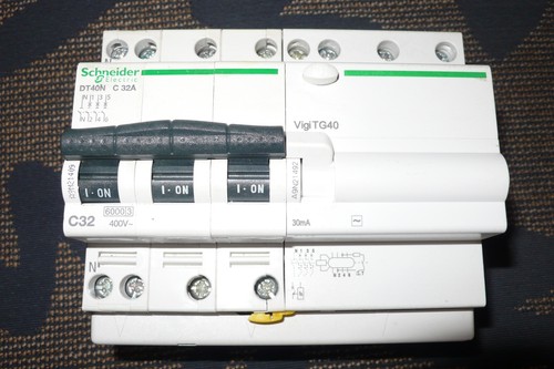 Disjoncteur a9n21409 - disjoncteur,