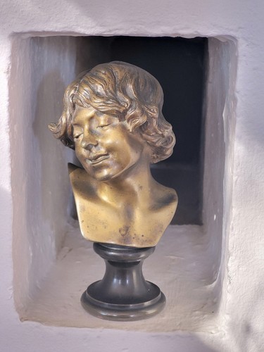 Jeune éphèbe souriant buste - jeune,