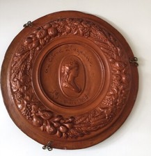 Médaillon bas-relief en terre