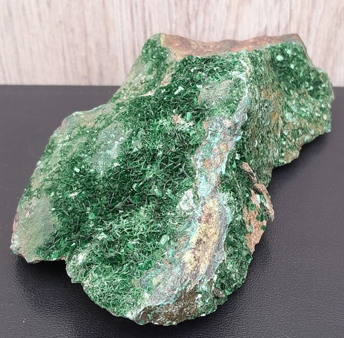 Brochantite sur cuprite - brochantite, g