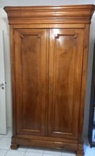 armoire 2 portes en merisier avec galerie, 4 étagères et des tiroirs + 1 en bas