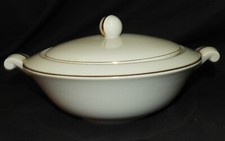 K} Jolie petite soupière PORCELAINE DE LIMOGES * VIGNAUD (liseré doré)