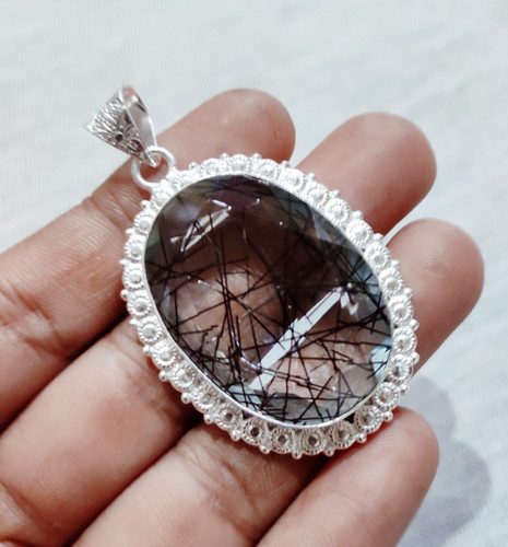 Pendentif pierre précieuse