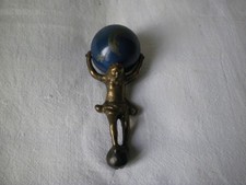 Personnage de pendule, Atlas portant la terre