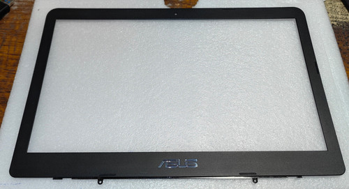 Plasturgie contour écran - ,