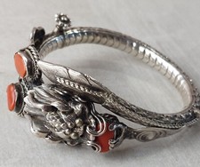 Ancien bracelet, décor dragon