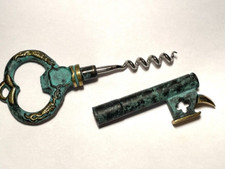 TIRE BOUCHON DECAPSULEUR EN FORME DE CLEF CLE.  N2