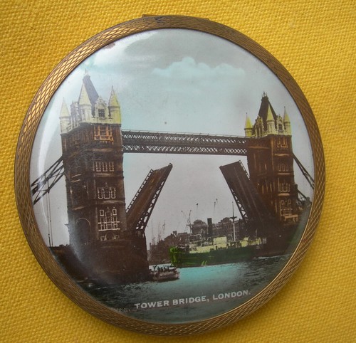 Vintage vanity fair compact - fair,