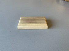 socle en bois brut  pour figurines et maquettes 12 X 6,4 cm ép : 2,5 cm