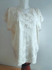 Top en SATIN avec BRODERIE XXL