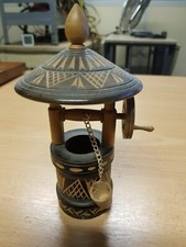 petit objet de vitrine en bois