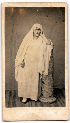 Femme algérienne voilée - , j