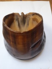 Ancien sabot de cheval verni avec son fer clou tete carré