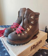 Paire de bottines de montagne