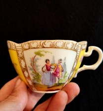 CARL THIEME DRESDEN TASSE  EN PORCELAINE DECOR SCÈNES ROMANTIQUES FIN XIXeme