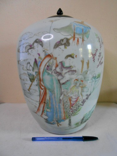 Ancien grand pot couvert