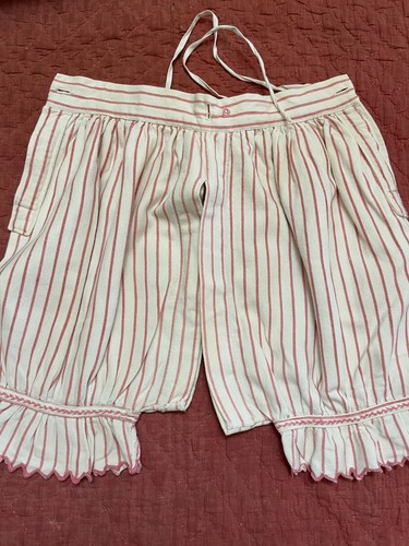 Ancienne culotte fendue