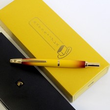 Stylo plume Pilot Capless Decimo 18K Castella jaune mat plume M 2025 rare