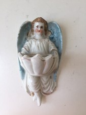 Ancien petit bénitier mural angelot biscuit XIX