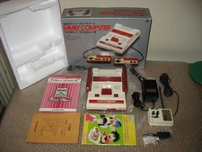 BOXED FAMILY COMPUTER NES