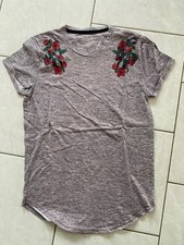 T-shirt gris avec motif fleurs