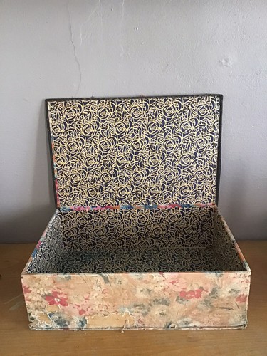 Ancienne boite couture en - boite, a