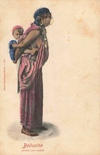 CPA DOS VERT ALGERIE SCENES ET TYPES BEDOUINE PORTANT SON ENFANT