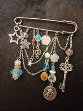 Broche Épingle Et Ses Charm's