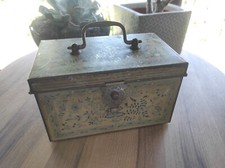 Belle boite fer ancienne