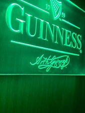 Enseigne plaque acrylique transparente gravée Logo Guinness néon Vert