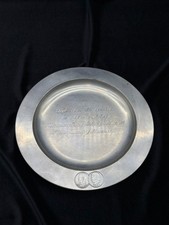 Assiette en étain avec