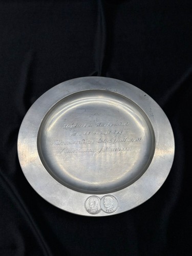 Assiette étain avec - en,