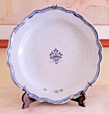 Grand plat cul noir faïence