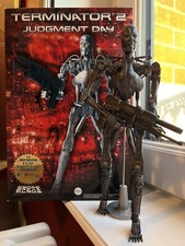 4ex. Terminator T-800 Aoshima / Sideshow / Hot Toys