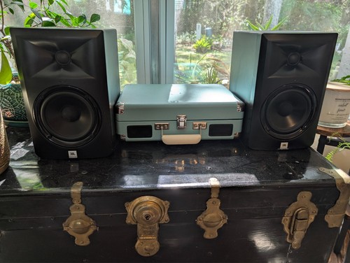 Jbl lsr305 powered studio - jbl,