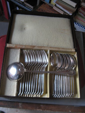 ++"545.6"   MENAGERE EN METAL ARGENTE 25 PIECES ORFEVRE ERCUIS  RUBANS CROISES