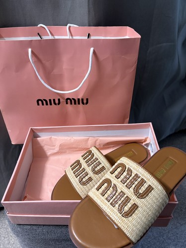 Claquette miu miu beige neuf