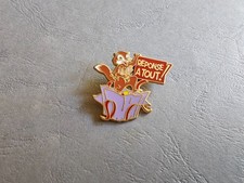 Pin's Réponse a tout signé