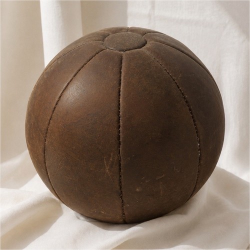 Ancien ballon vintage cuir - vintage, en