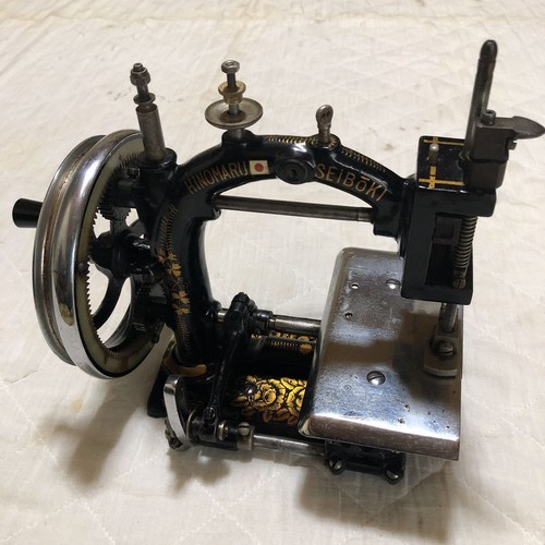 Ancienne machine coudre - à,