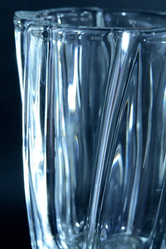 Beau vase moderniste mouvement