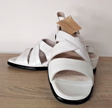 Paire pied femme en - de,