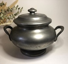 Ancienne soupière en étain avec son couvercle - anses décorées - Poinçonnée