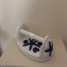 Dérouleur papier toilette céramique, décor relief coquillages et étoiles de mer