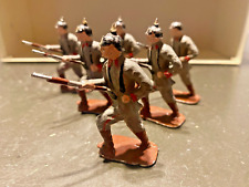 NO QUIRALU  6 SOLDATS PRUSSIEN CHARGEANT FUSIL A LA MAIN  en plomb marqué BF