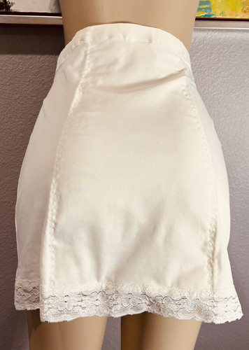 Vtg open bottom off - open, white