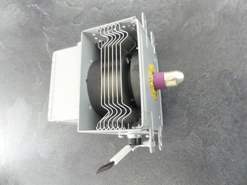 Magnétron pour micro - , onde