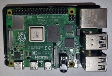 Raspberry Pi 4 Model B 8GB RAM+ 32GB MicroSD Sans Alimentation Sans Boitier