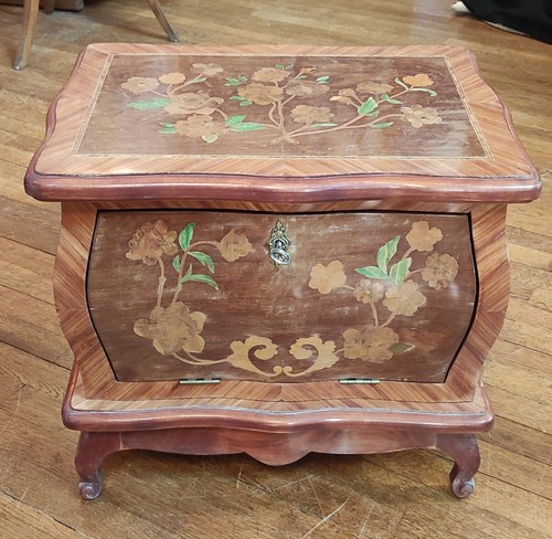 Ancien petit meuble - petit,